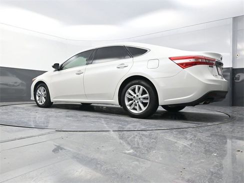 Used 2013 Toyota Avalon XLE Premium image 31