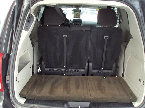 Used 2016 Dodge Grand Caravan SXT image 8