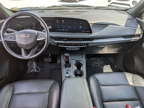 Used 2025 Cadillac XT4 Premium Luxury FWD image 15