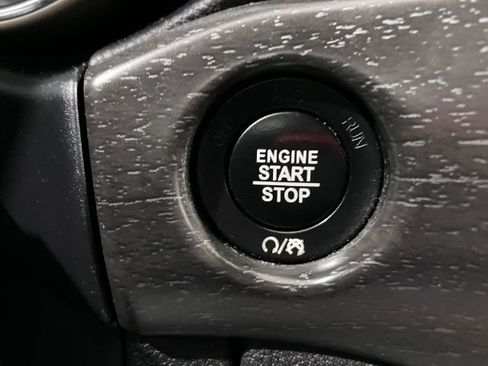 Used 2017 Jeep Grand Cherokee Laredo image 39