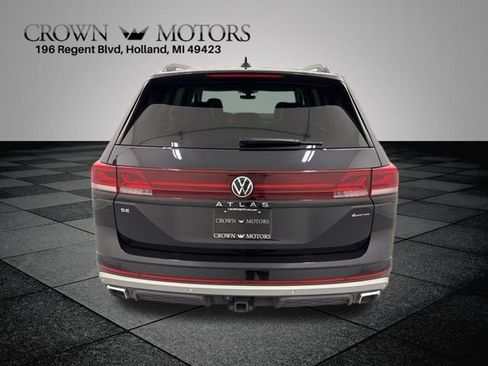 Used 2025 Volkswagen Atlas Peak Edition SE image 5