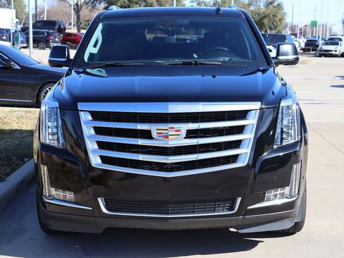 Used 2020 Cadillac Escalade Luxury image 4