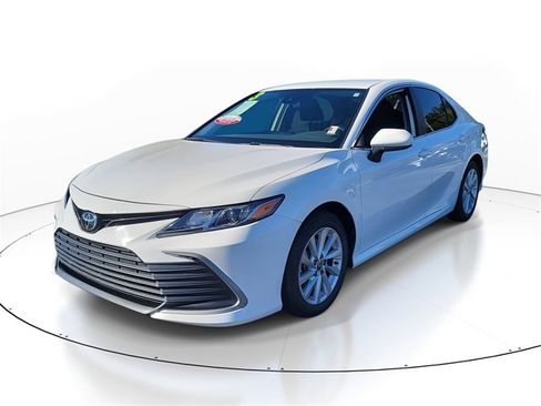 Certified 2023 Toyota Camry LE image 3