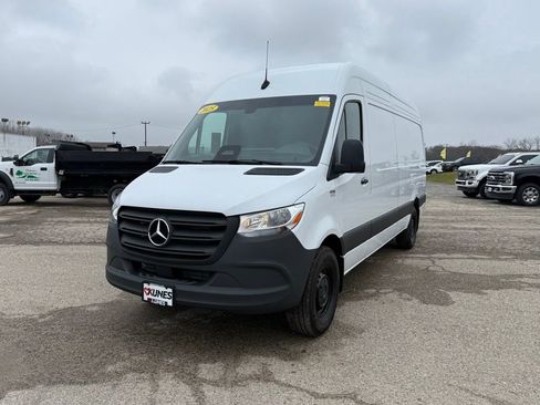 Used 2025 Mercedes-Benz Sprinter 2500 image 7