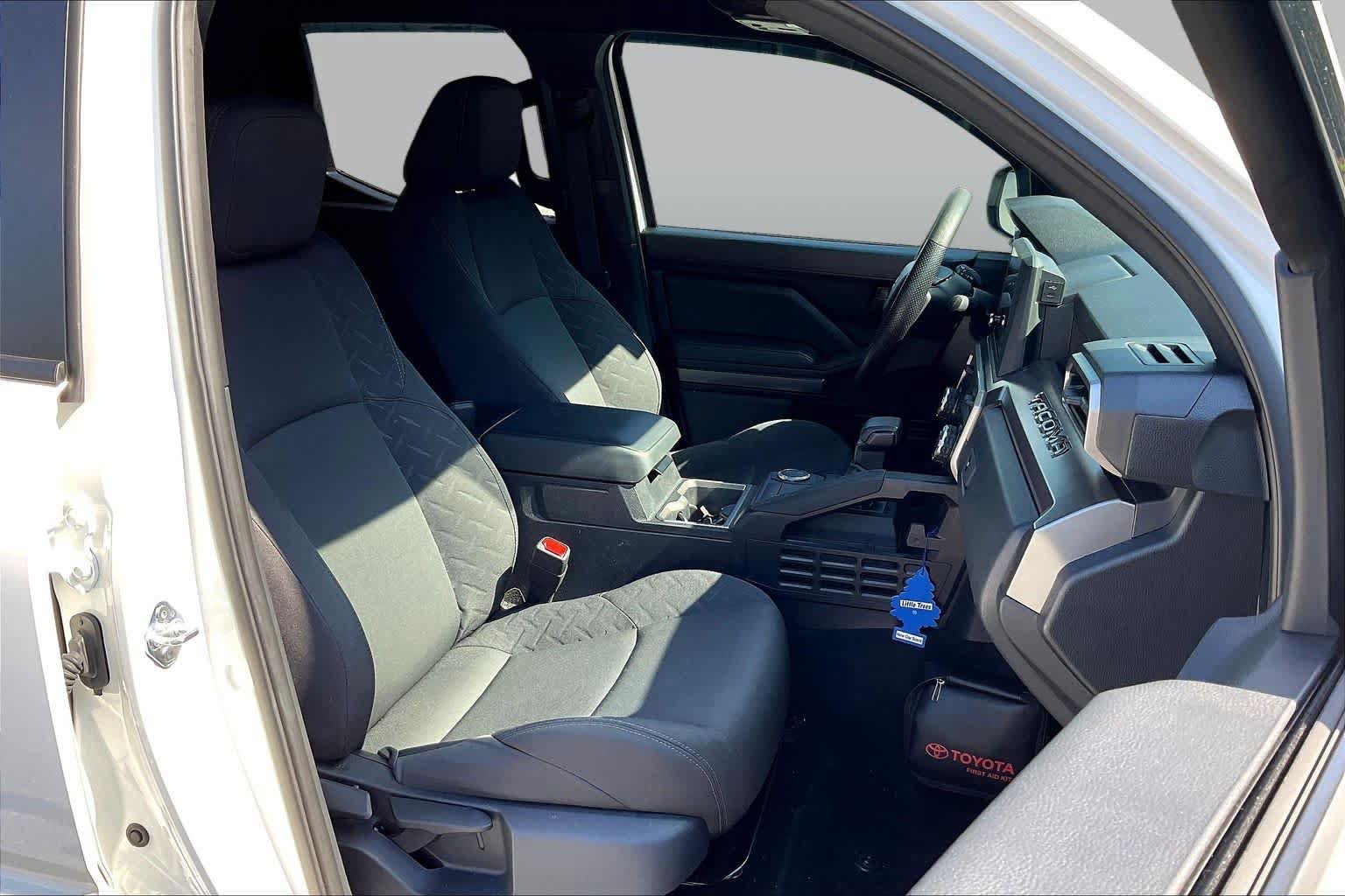 Used 2025 Toyota Tacoma SR5 RWD image 9