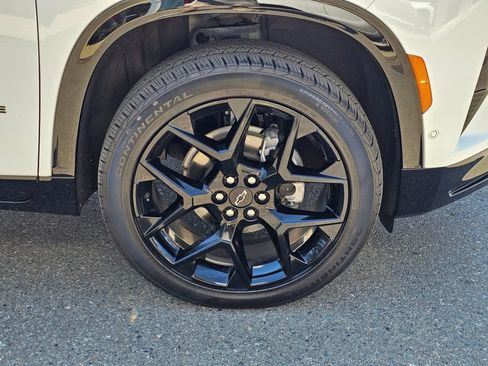 Used 2024 Chevrolet Traverse RS w/ LPO, Floor Liner Package AWD/4WD image 9