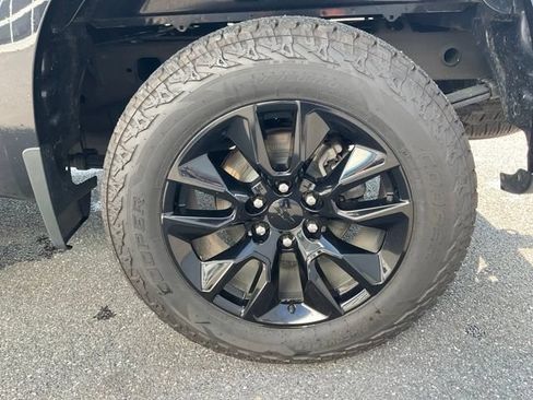Used 2023 Chevrolet Silverado 1500 Custom AWD/4WD image 9