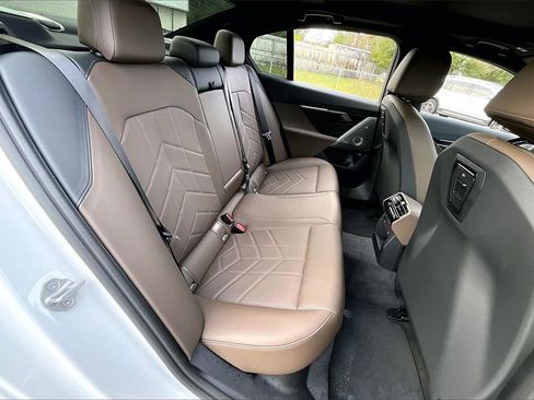 New 2026 BMW 550e xDrive image 24