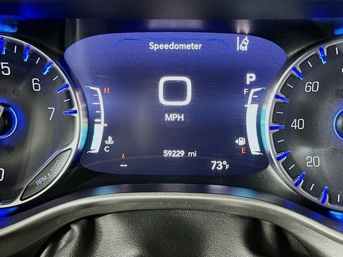 Used 2024 Chrysler Pacifica Touring-L image 19