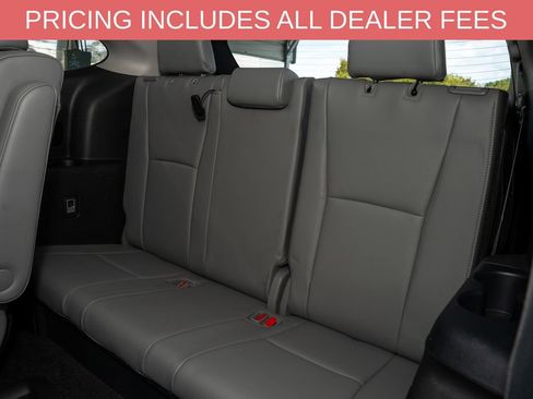 Used 2023 Toyota Highlander Limited FWD image 11