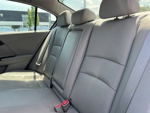 Used 2017 Honda Accord EX-L image 33