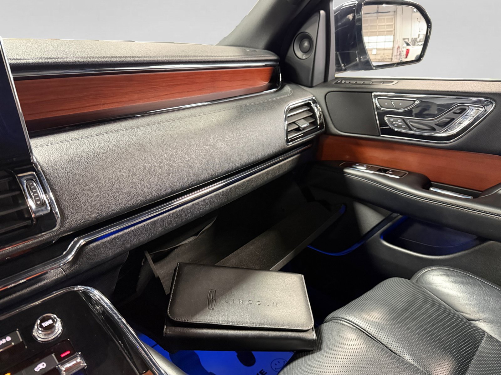 Used 2020 Lincoln Navigator Reserve AWD/4WD image 34