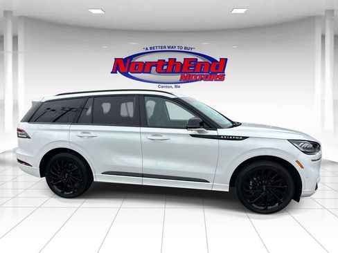 Used 2022 Lincoln Aviator Reserve w/ Equipment Group 201A AWD/4WD image 2