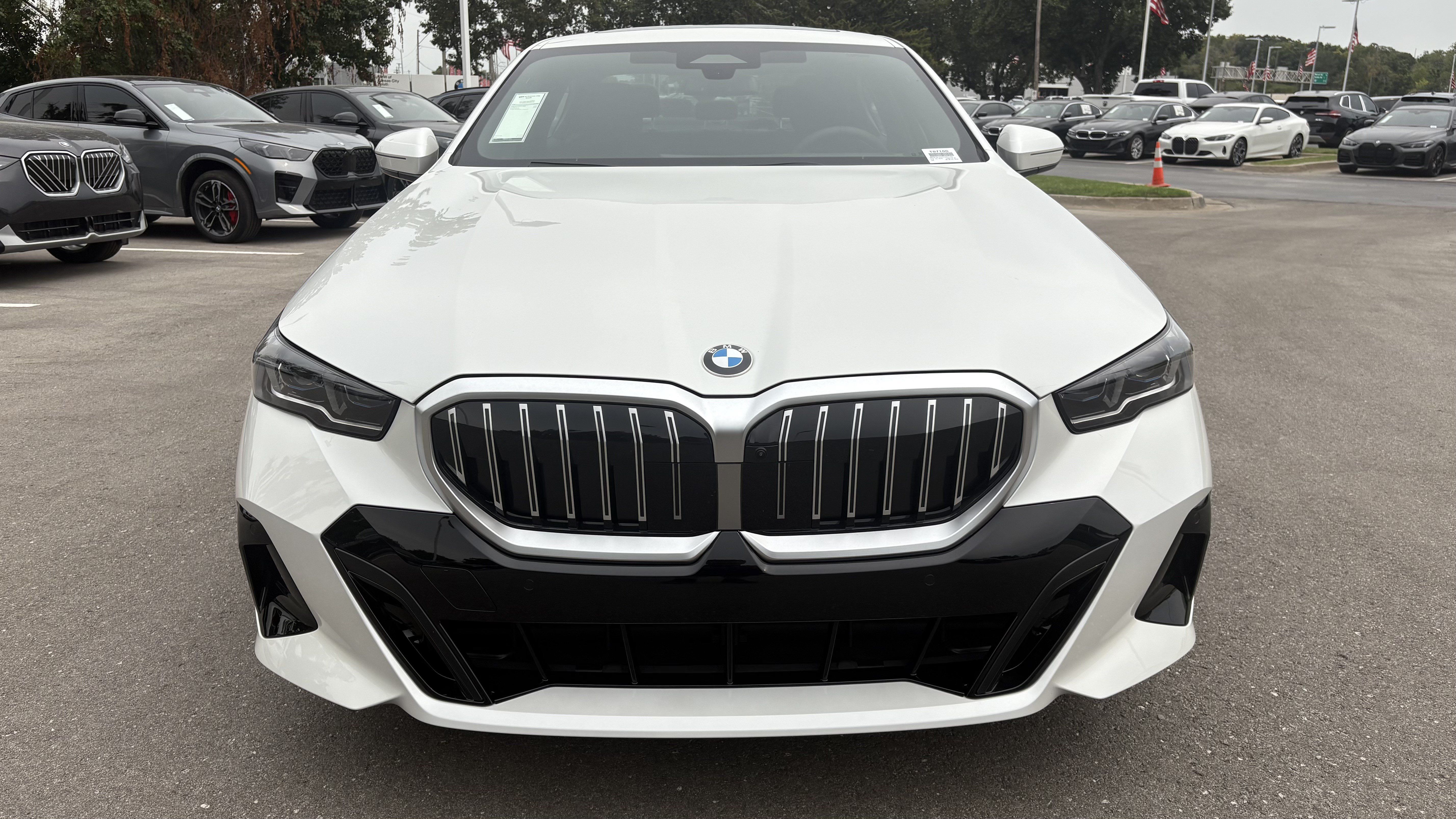 Used 2026 BMW 530i xDrive w/ M Sport Package AWD/4WD image 3