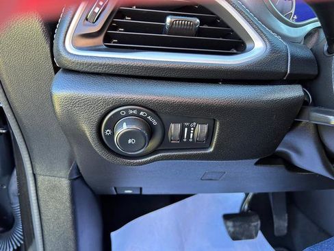 Certified 2022 Chrysler Pacifica Touring-L w/ S Appearance Package image 18