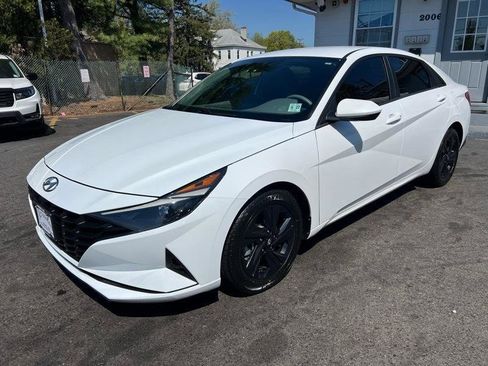 Used 2022 Hyundai Elantra SEL FWD image 3