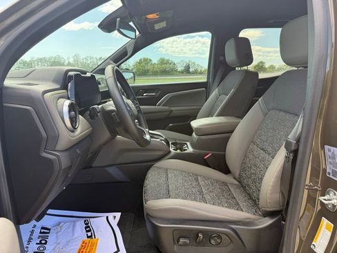 Used 2024 Chevrolet Colorado ZR2 w/ Safety Package AWD/4WD image 24