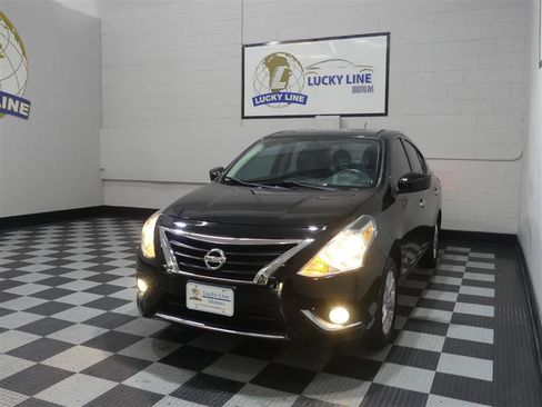 Used 2018 Nissan Versa SV w/ SV Special Edition Package FWD image 4