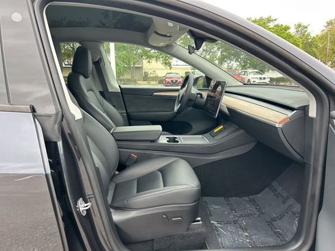 Used 2025 Tesla Model Y Long Range RWD image 33