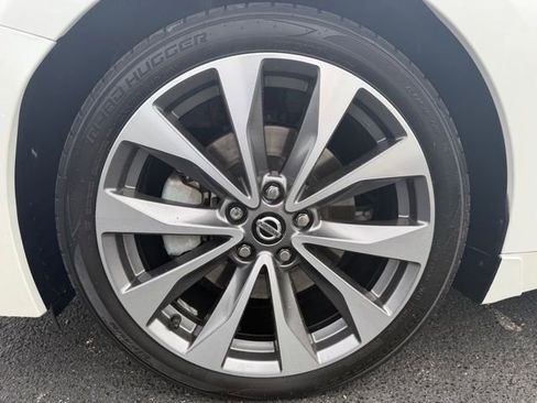 Used 2020 Nissan Maxima Platinum w/ Sport Mat Group image 9