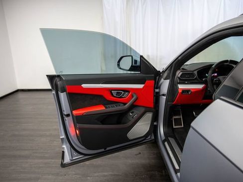 Used 2022 Lamborghini Urus AWD/4WD image 16