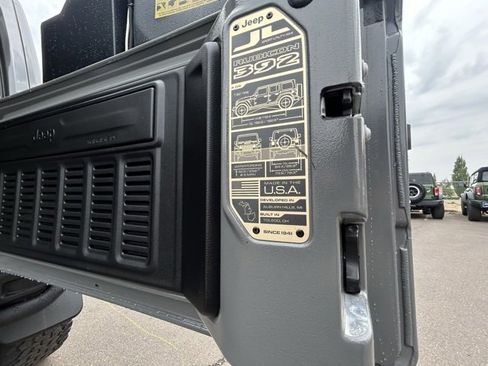 Used 2022 Jeep Wrangler Unlimited Rubicon w/ Xtreme Recon 35" Tire Package image 13