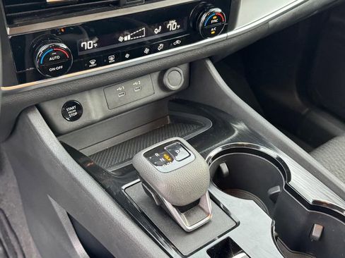 Used 2025 Nissan Rogue SV image 23