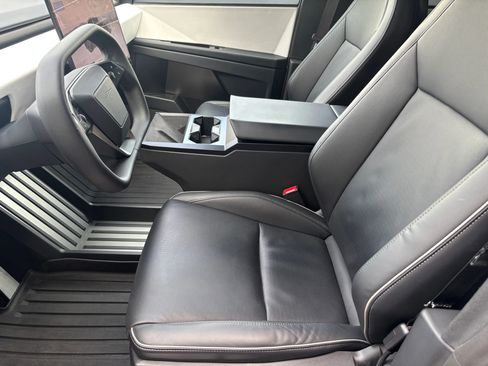 Used 2024 Tesla Cybertruck AWD Crew Cab image 12