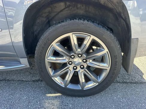Used 2015 Chevrolet Suburban LTZ RWD image 10