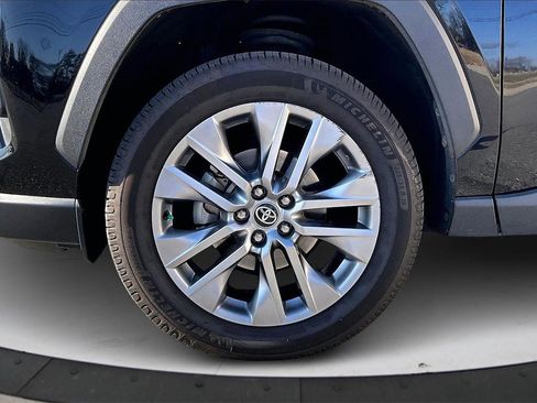 Used 2022 Toyota RAV4 XLE Premium image 32