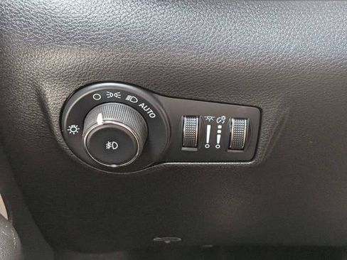 Used 2022 Jeep Compass Limited w/ Sun and Sound Group AWD/4WD image 26