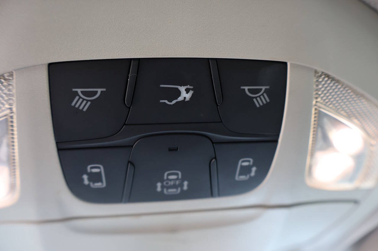 Used 2018 Chrysler Pacifica Limited FWD image 33