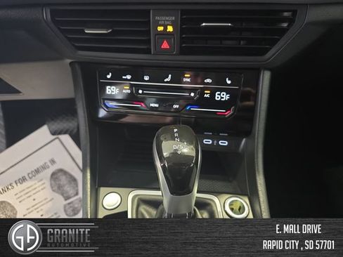 Used 2025 Volkswagen Jetta SE FWD image 18