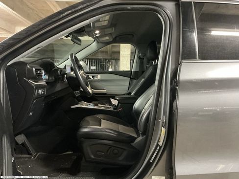Used 2022 Ford Explorer XLT w/ Equipment Group 202A RWD image 8