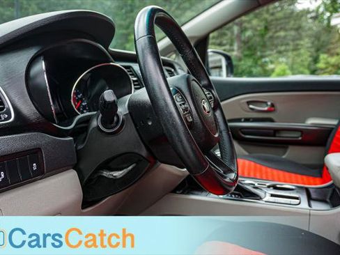 Used 2019 Kia Sedona EX FWD image 19