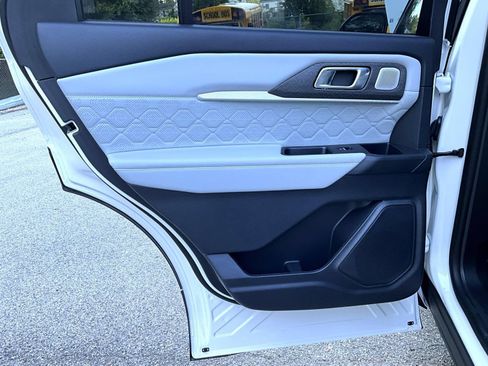 New 2026 Ford Explorer Platinum w/ LUX Leather Package AWD/4WD image 25