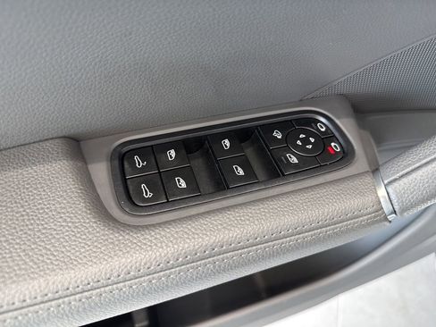 Used 2023 Porsche Cayenne Platinum Edition AWD/4WD image 37
