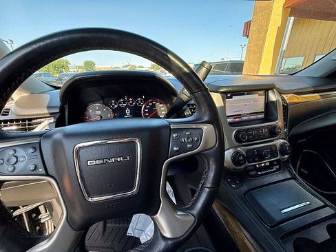 Used 2016 GMC Yukon Denali AWD/4WD image 12