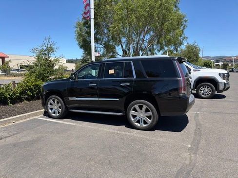 Used 2018 Cadillac Escalade Luxury RWD image 17
