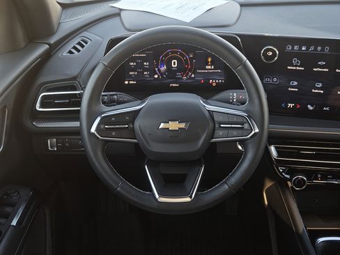 Used 2026 Chevrolet Traverse LT w/ Driver Confidence Package image 13