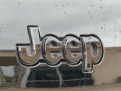 New 2025 Jeep Grand Cherokee L Altitude image 12