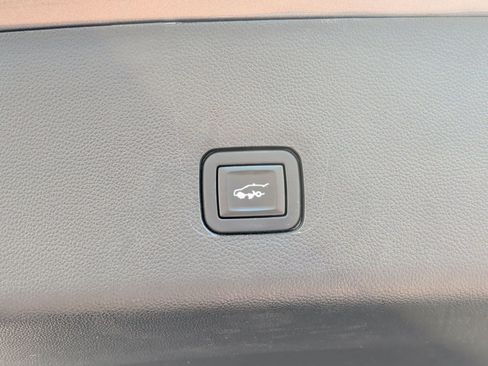 Used 2020 Chevrolet Traverse LT FWD image 27