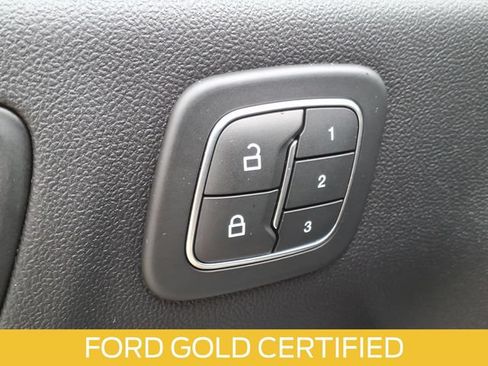 Certified 2022 Ford Escape Titanium AWD/4WD image 11