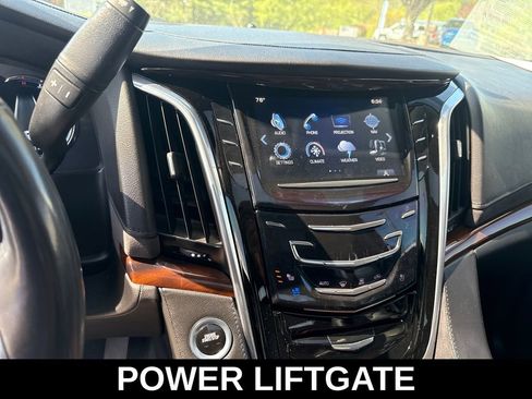 Used 2019 Cadillac Escalade Premium Luxury AWD/4WD image 21