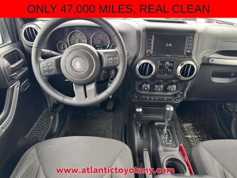 Used 2017 Jeep Wrangler Unlimited Sahara w/ Dual Top Group AWD/4WD image 15