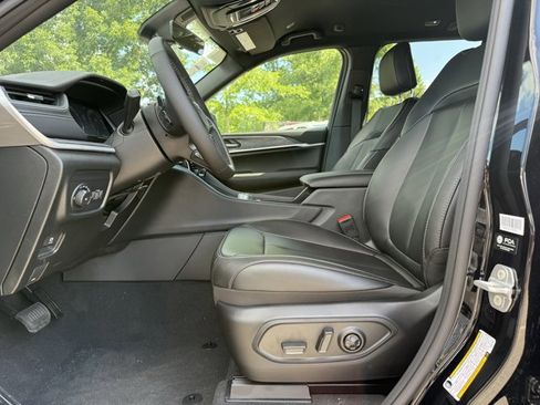 New 2025 Jeep Grand Cherokee Limited w/ Black Appearance Package image 17