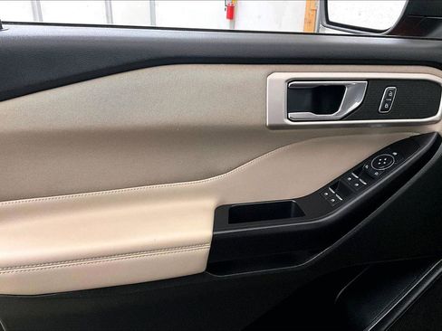 Certified 2020 Ford Explorer XLT w/ Class III Trailer Tow Package image 22