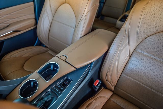 Used 2019 Toyota Avalon Limited FWD image 44