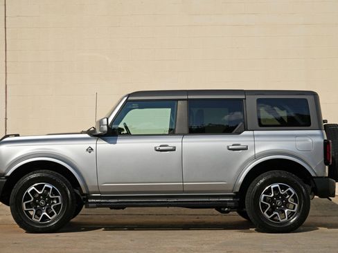 Used 2024 Ford Bronco Outer Banks AWD/4WD image 9
