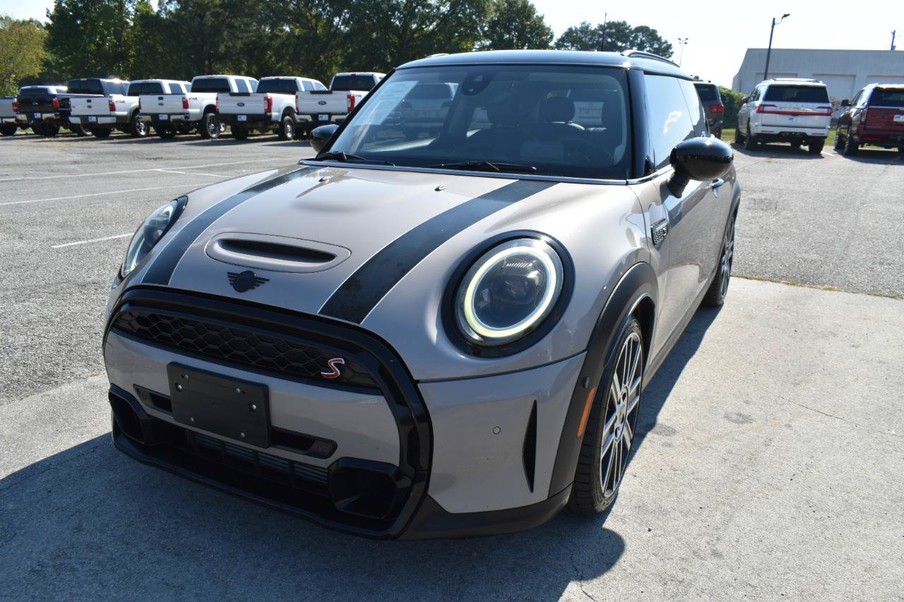 Used 2022 MINI Cooper S w/ Driver Assistance Package FWD image 2